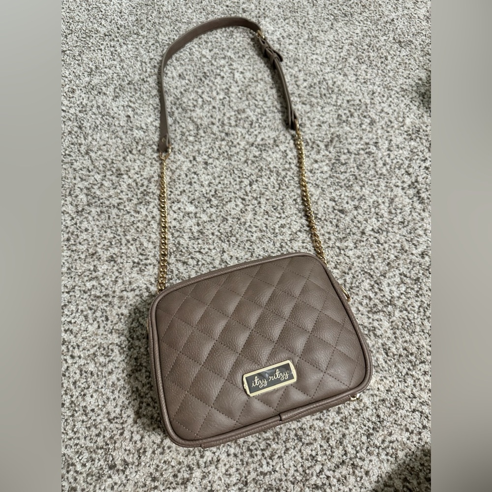 BNWOT itzy ritzy crossbody diaper bag in taupe